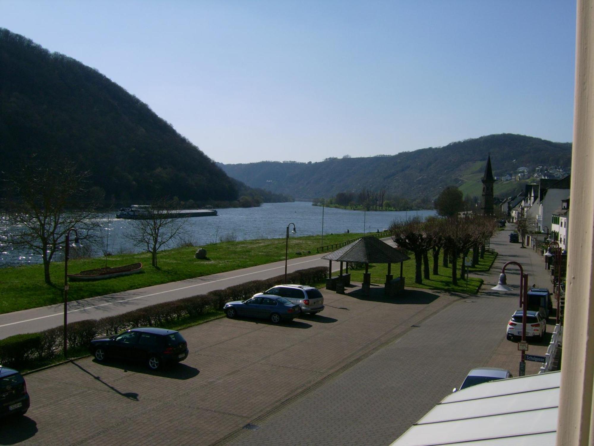 Gasthaus Zur Traube Hatzenport ภายนอก รูปภาพ